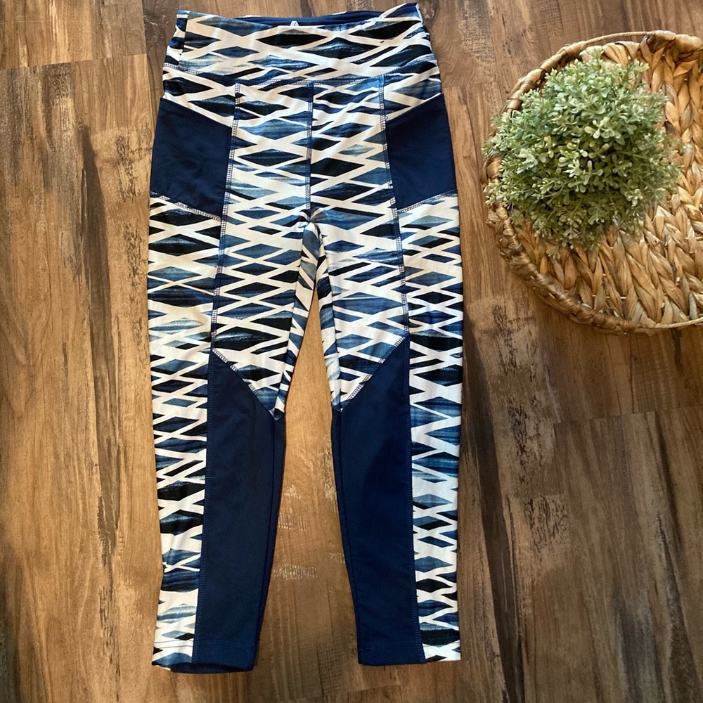 Athletic Collection White and Blue Pattern Active Leggings with Pockets